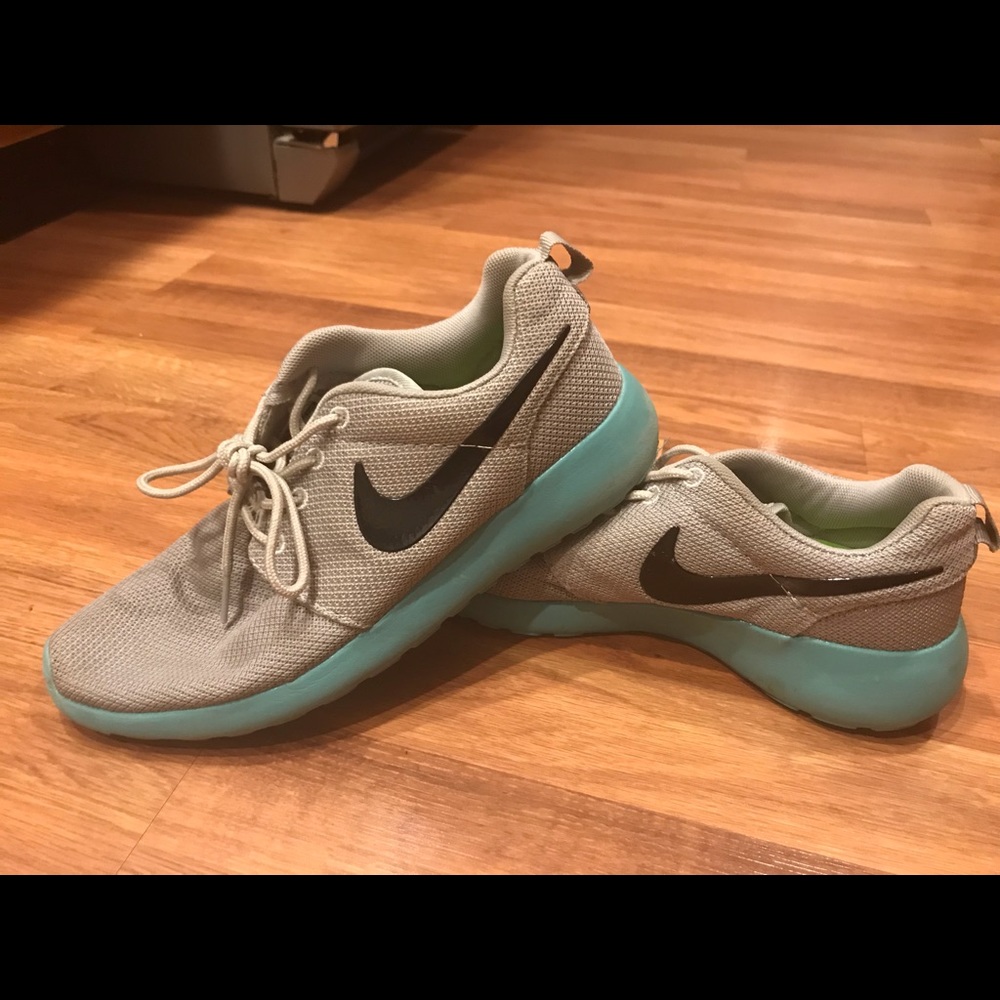 Women’s Nike teal/gray shoes size 8.5